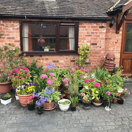Nuneaton - Cottage - Sleeps 2 - Parking - Garden Exterior foto