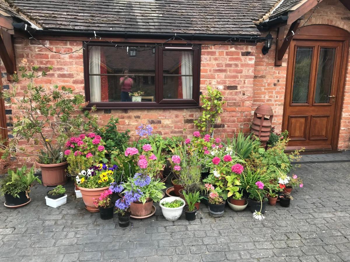 Nuneaton - Cottage - Sleeps 2 - Parking - Garden Exterior foto
