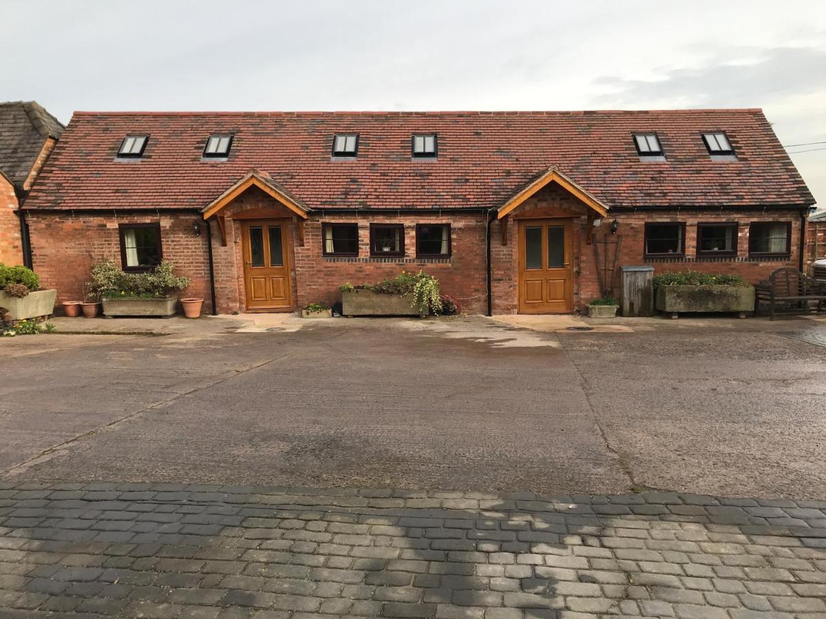 Nuneaton - Cottage - Sleeps 2 - Parking - Garden Exterior foto